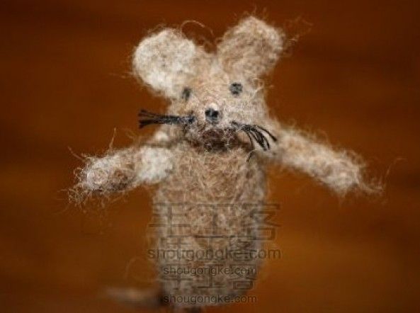 用羊毛毡做小老鼠玩偶