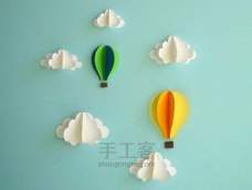 热气球是利用加热的空气或者低密度气体产生浮力而飞行的气球。热气球在中国有着悠久的历史，被称为孔明灯。但是今天教大家折的热气球可是飞不起来的哈，因为它没有顶。