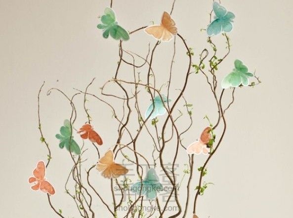 用树枝和纸蝴蝶DIY桌花教程
