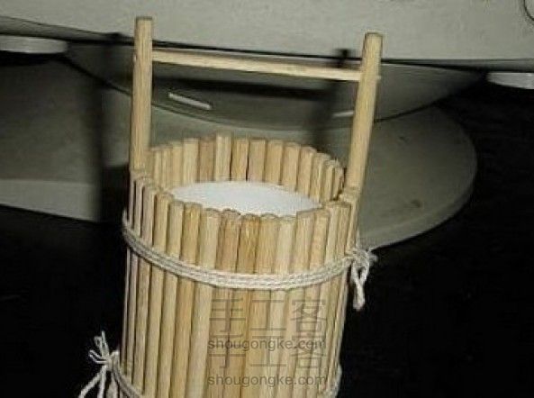一次性筷子制作可以装水的小水桶的方法 手工教程