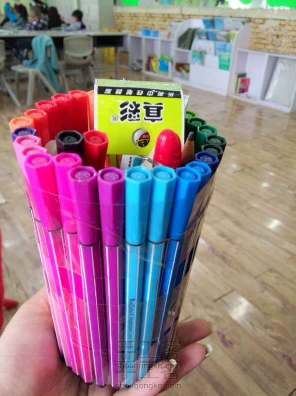 彩笔笔筒