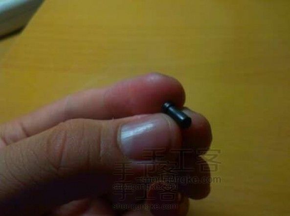 史上最简单的手机防尘塞,猜猜是什么?