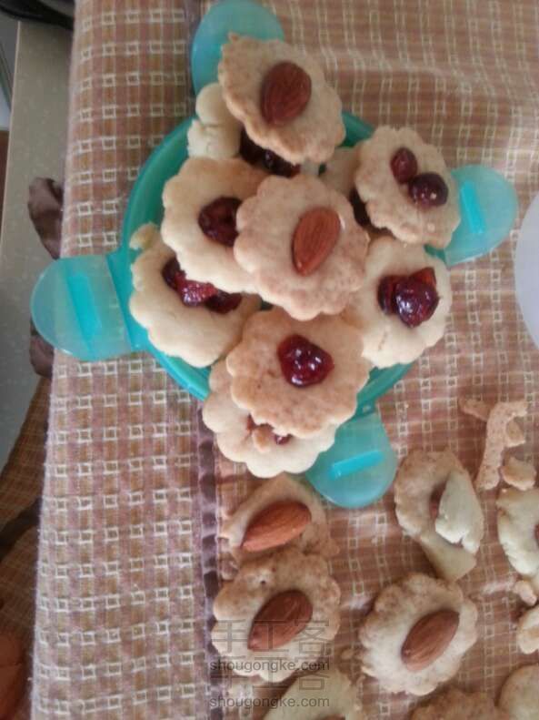 杏仁酥饼和蔓越莓酥饼