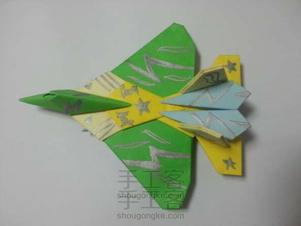 折纸飞机零件的组合