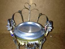 易拉罐巧手变“宝座” 旧物改造手工制作