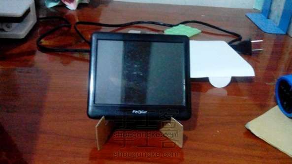 用硬纸板做的手机支架