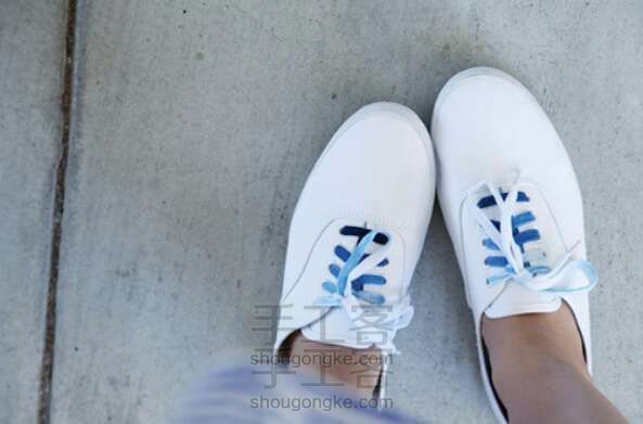 DIY小白鞋渐变鞋带～