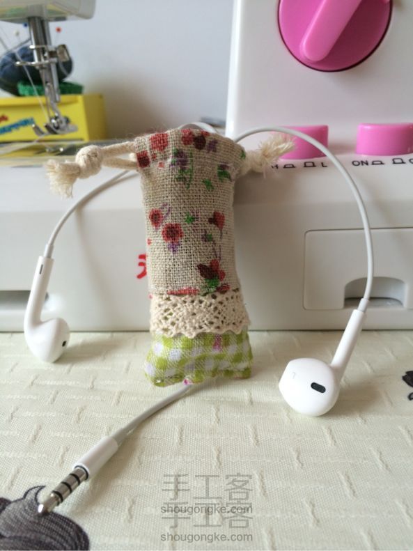 让你的耳机把衣服穿起来 如何制作棉麻耳机收纳袋
