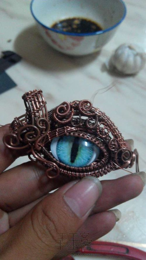 创意DIY 【绕线の首饰】眼睛毛衣链 第13步