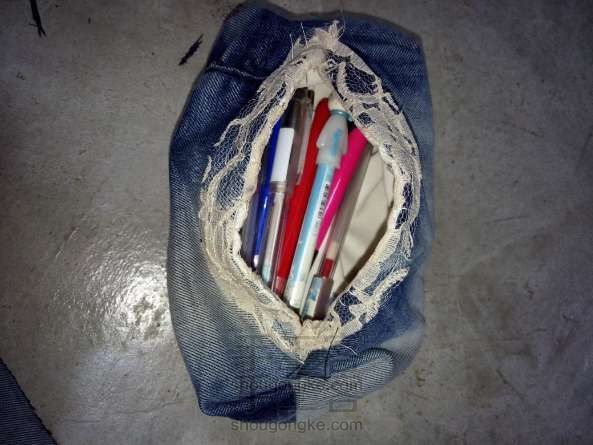 牛仔裤改成两用铅笔包  旧物改造