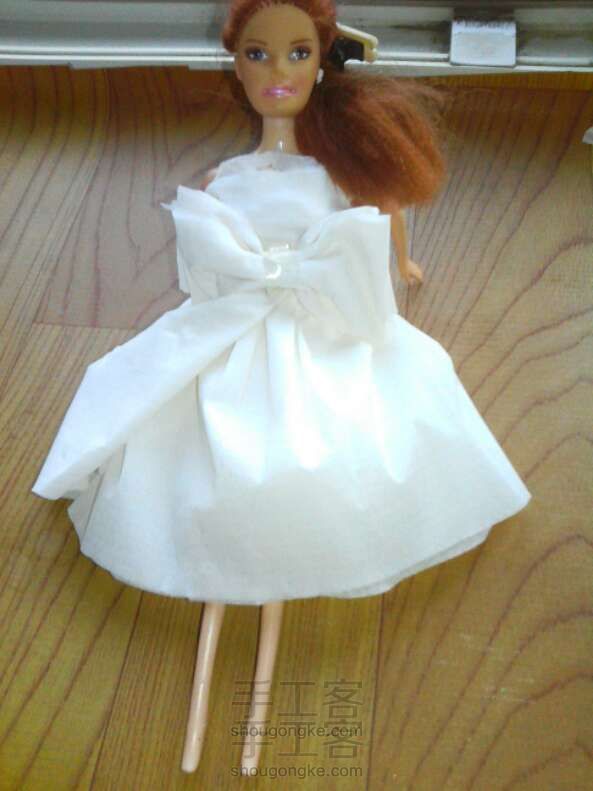 用卫生纸给芭比做衣服😍 DIY手工制作教程