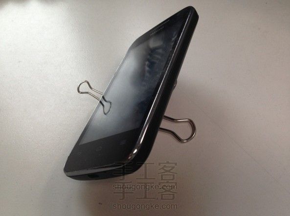 燕尾夹制作简易手机支架