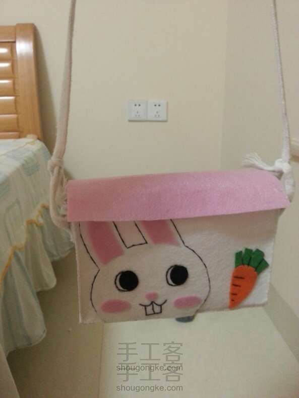 不织布可爱兔子斜挎小包包DIY制作方法
