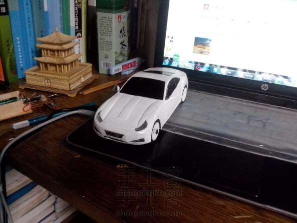 白色遥控跑车,竹木材料,不是塑料的