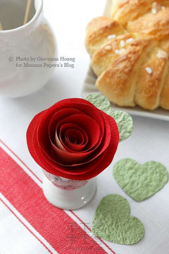 转发  超级简单的纸玫瑰教程