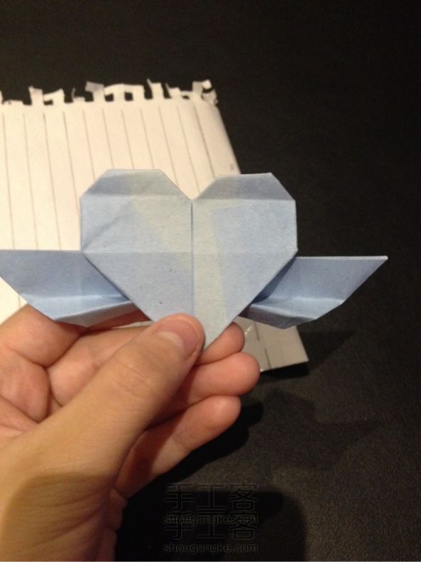 简单的翅膀爱心折纸方法