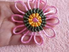 很简单的一款小花，可以用来做手链、胸针和项链挂饰