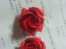纸质玫瑰，我用另一种方法又折了一个