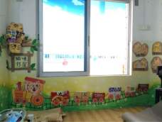 就是幼儿园区角墙饰制作的过程，个人水平有限，所以......多包涵！纸袋火车可以适用各种区域墙饰，纸袋内可放置图书，玩偶，图片和其它操作材料。