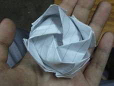 手工折纸--川崎玫瑰。浓浓的爱意。