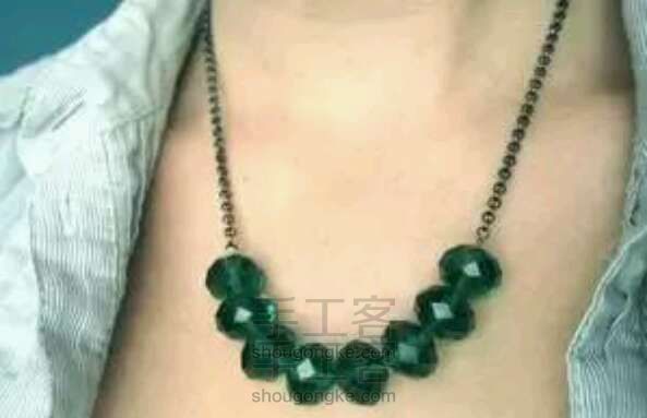 美丽的绿水晶项链