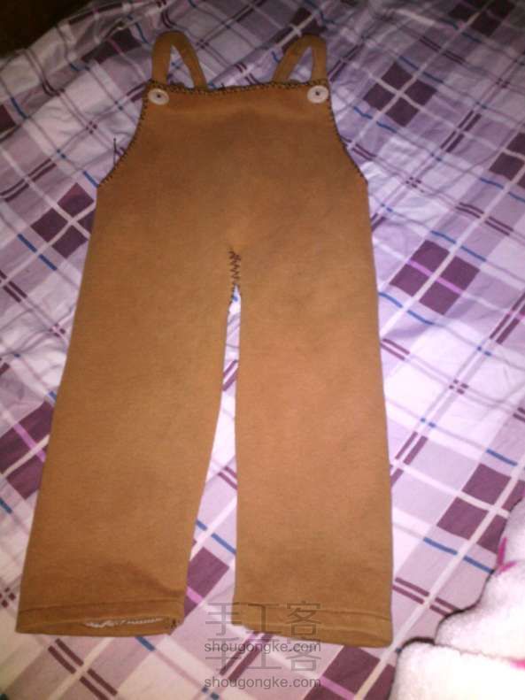 旧衣服改成的背带裤