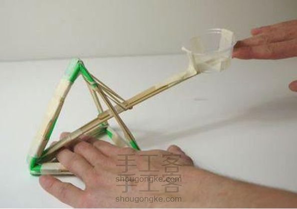 儿童科技小制作:冰棍棍DIY弹力投射器
