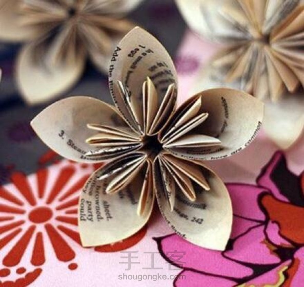 教你用纸折出独特的花朵