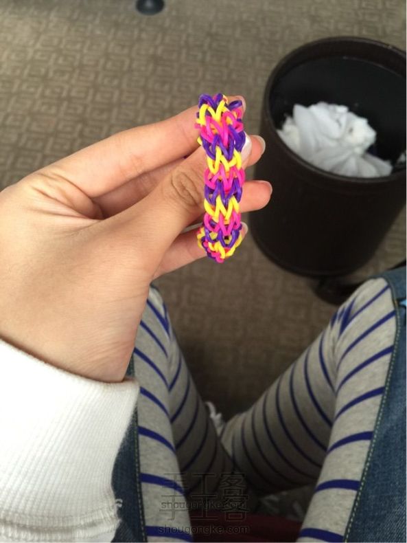 橡皮筋手链编织方法