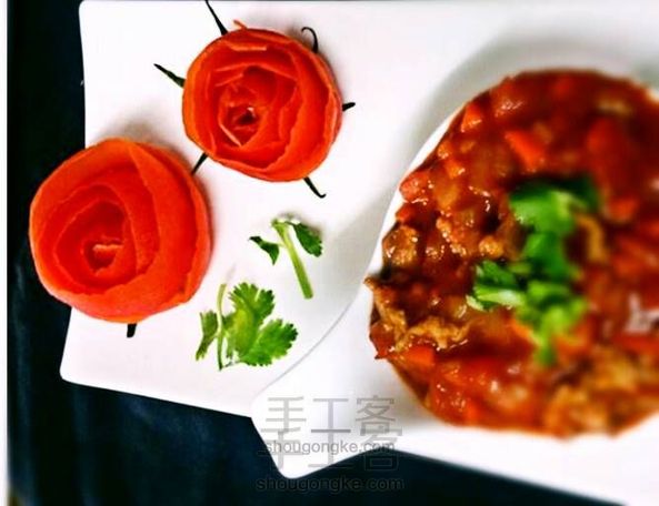 番茄玫瑰花 点亮新年餐桌的摆盘装饰