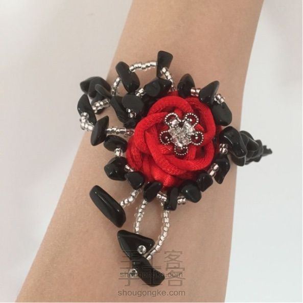“星座萩”本命年美美的黑曜石玫瑰手链
