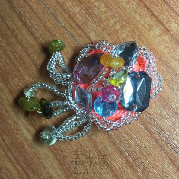 “星座萩”七彩闪闪小桃花胸针!