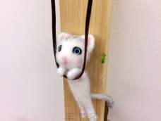 起司猫，也就是美短加白、美短高白，随手做一个，挂在娃娃身上，做车挂都挺萌