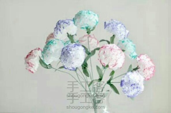 简单制作纸花球。