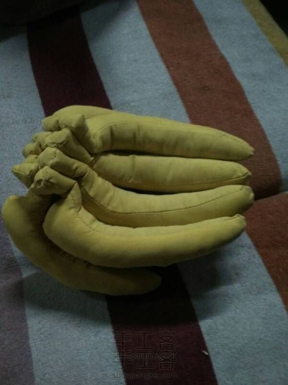 香蕉   ，可以装饰 居室  ，也可以当玩具。