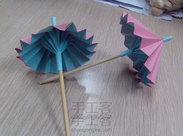 可以打开也可以收起来的小纸伞哦,美美哒