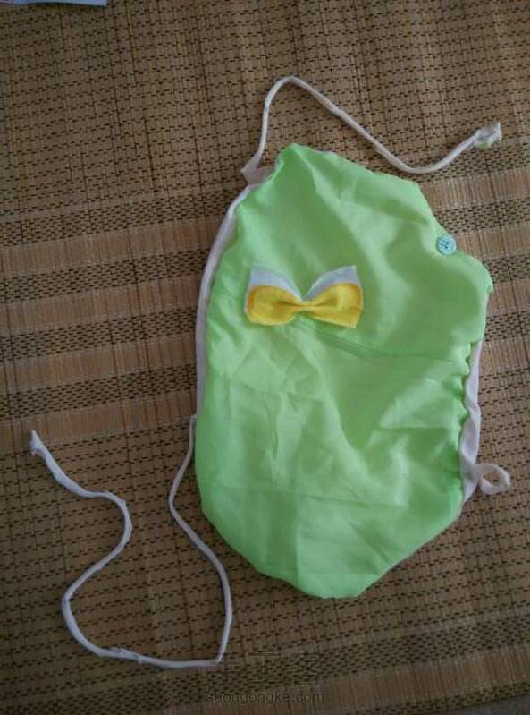 太热了给宝宝亲手缝一个漂亮的肚兜吧