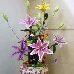 百合花苞