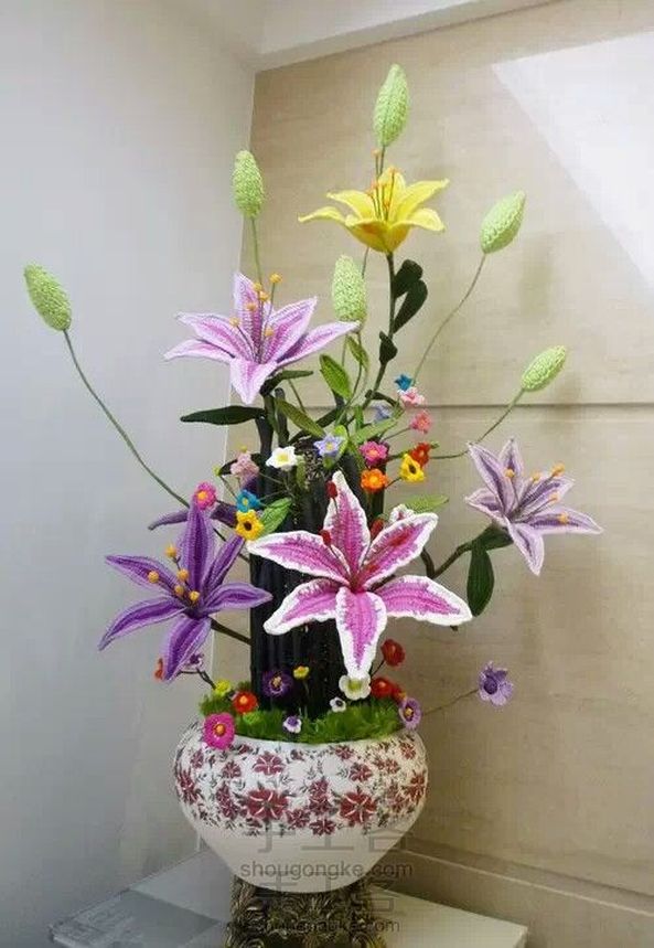 百合花苞