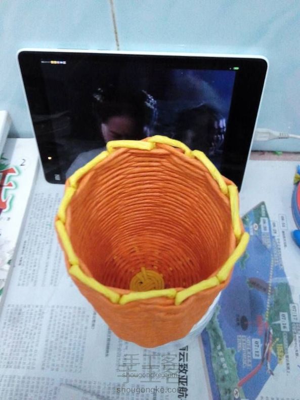 编织 这么个模样 姑且当个笔筒吧