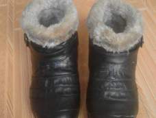 老妈才穿了一个冬天的靴子没保存好烂皮了，改造给它新的生命