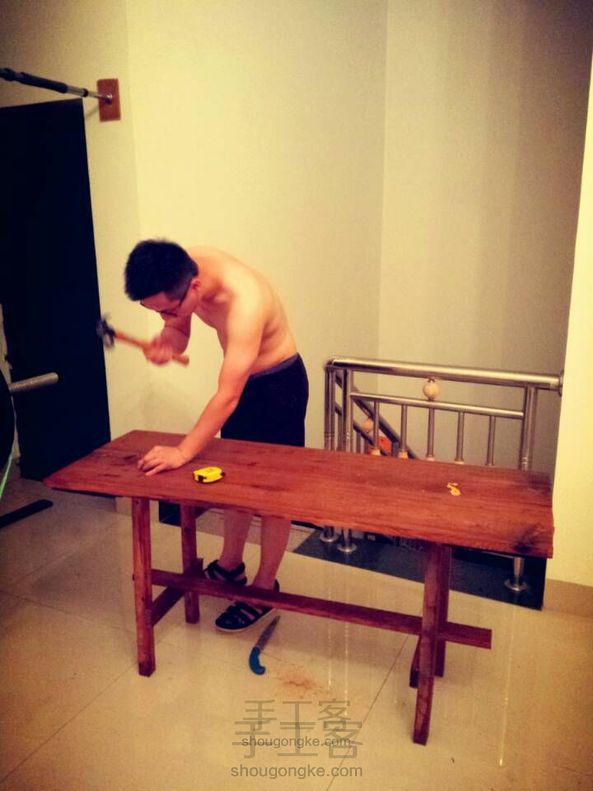 第一次动手,废旧床板改造成炫酷的桌子,你也可以!