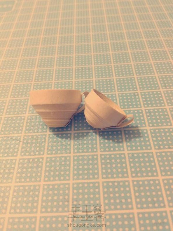 卷一隻充满文艺清新范儿Der杯紙☕ 衍纸教程