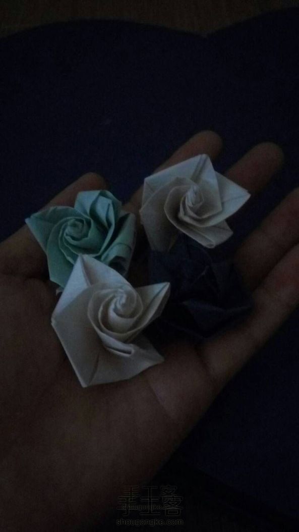 很简单的折纸玫瑰，