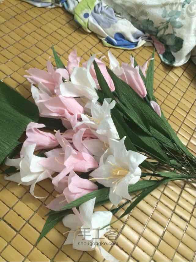 皱纹纸百合花