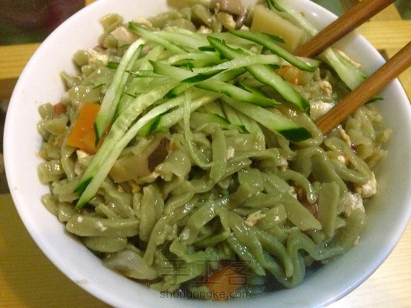 绿面条🍜哈哈哈~吃完变大力麻麻😄
