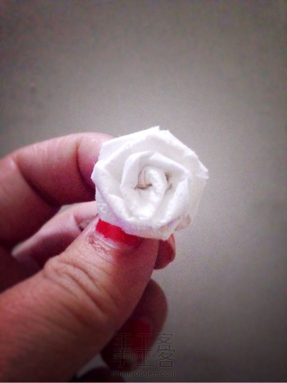 用手帕纸折玫瑰随手给朋友一个惊喜