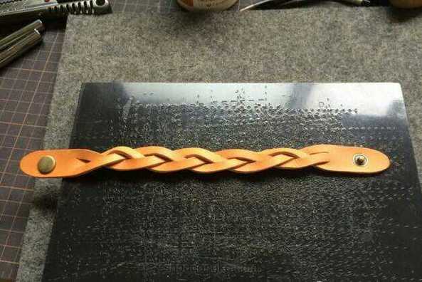 编织牛皮手环