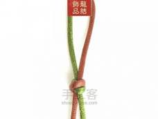谢海斌，中国结编绳设计教学15年从业经验，致力于中国结编绳传统手工文化的传播和推广，出版相关专业书籍20多本，资深结艺设计师，广州龙结饰品有限公司创始人。