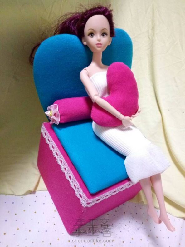 用纸皮做芭比娃娃的沙发😍😍